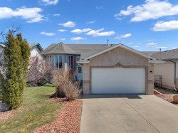 19 Heenan Crescent  Sylvan Lake, AB T4S 1Y6