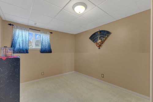 19 Heenan Crescent, Sylvan Lake, AB - Indoor Photo Showing Other Room