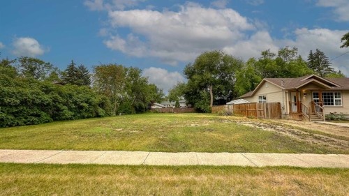 3512 43 Avenue, Red Deer, AB 