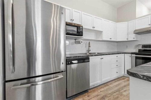 344 Drummond Avenue, Red Deer, AB - Indoor Photo Showing Kitchen With Stainless Steel Kitchen