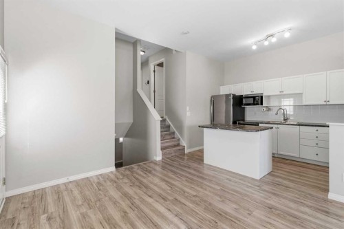344 Drummond Avenue, Red Deer, AB - Indoor Photo Showing Kitchen