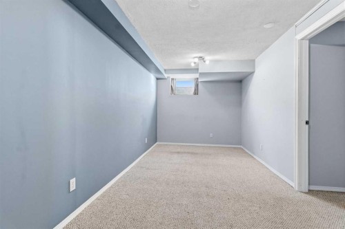344 Drummond Avenue, Red Deer, AB - Indoor Photo Showing Other Room
