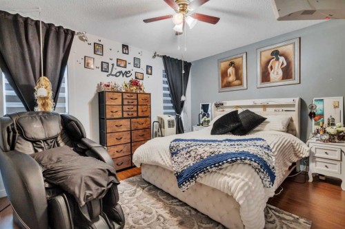 17 Keast Way, Red Deer, AB - Indoor Photo Showing Bedroom