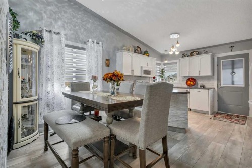 17 Keast Way, Red Deer, AB - Indoor Photo Showing Dining Room