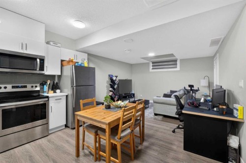 994 Berg Place, Leduc, AB - Indoor Photo Showing Kitchen