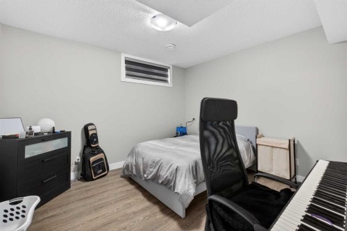 994 Berg Place, Leduc, AB - Indoor Photo Showing Bedroom