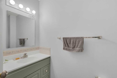 4929 Womacks Road, Blackfalds, AB - Indoor Photo Showing Bathroom