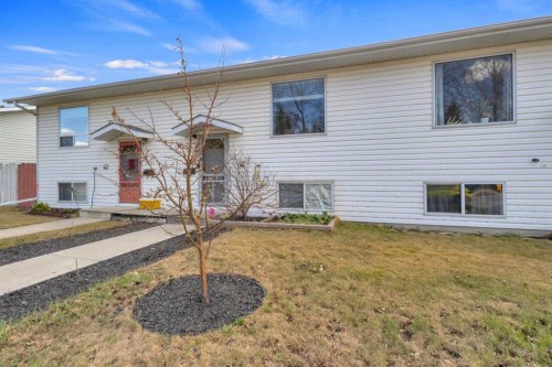 4929 Womacks Road, Blackfalds, AB - Outdoor