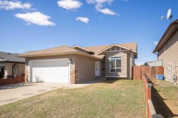 6 Woodbine Avenue Blackfalds, AB T0M 0J0