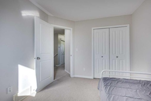 111-50 Lucky Place, Sylvan Lake, AB - Indoor Photo Showing Bedroom