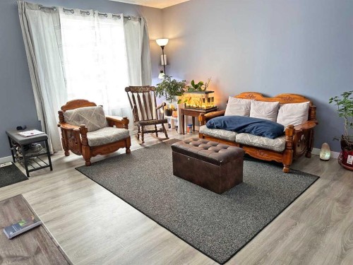 4804 Landsdown Avenue, Blackfalds, AB - Indoor Photo Showing Other Room