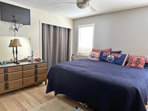 4804 Landsdown Avenue, Blackfalds, AB - Indoor Photo Showing Bedroom