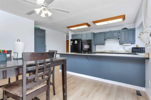 23 Newcombe Crescent, Red Deer, AB - Indoor Photo Showing Kitchen