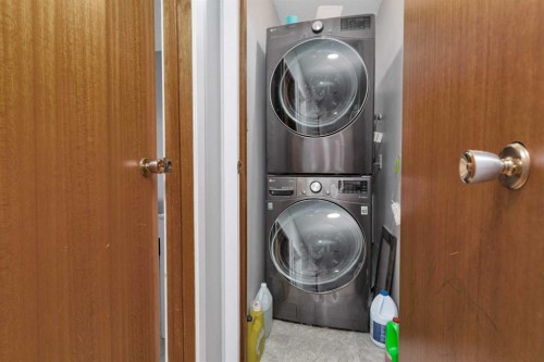 23 Newcombe Crescent, Red Deer, AB - Indoor Photo Showing Laundry Room
