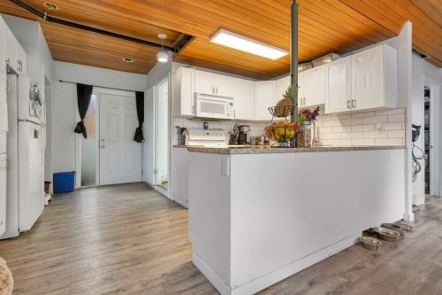 23 Newcombe Crescent, Red Deer, AB - Indoor Photo Showing Kitchen