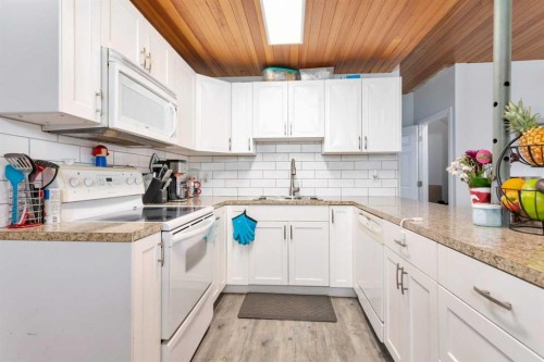 23 Newcombe Crescent, Red Deer, AB - Indoor Photo Showing Kitchen With Double Sink