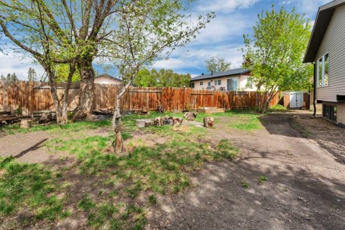 23 Newcombe Crescent, Red Deer, AB - Outdoor
