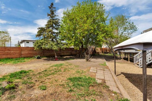 23 Newcombe Crescent, Red Deer, AB - Outdoor