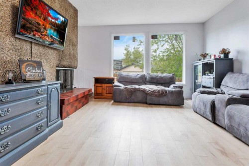 23 Newcombe Crescent, Red Deer, AB - Indoor Photo Showing Living Room