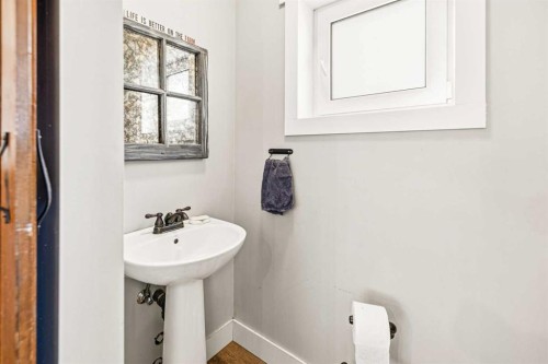 37153 Range Road 30, Rural Red Deer County, AB - Indoor Photo Showing Bathroom