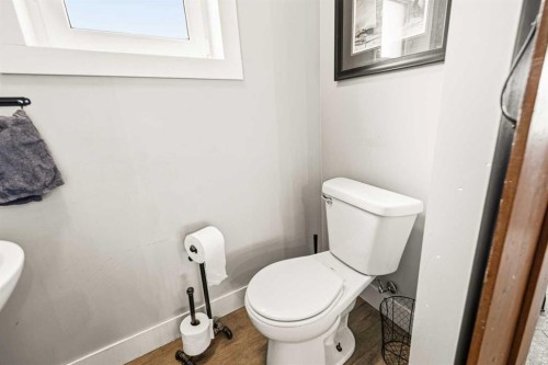 37153 Range Road 30, Rural Red Deer County, AB - Indoor Photo Showing Bathroom