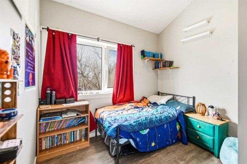 37153 Range Road 30, Rural Red Deer County, AB - Indoor Photo Showing Bedroom