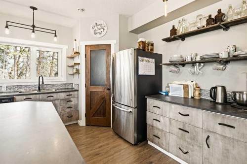 37153 Range Road 30, Rural Red Deer County, AB - Indoor Photo Showing Kitchen