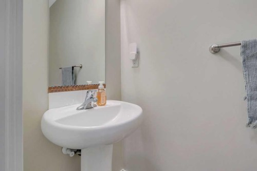 14 Cedar Square, Blackfalds, AB - Indoor Photo Showing Bathroom