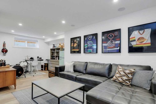 14 Cedar Square, Blackfalds, AB - Indoor Photo Showing Living Room