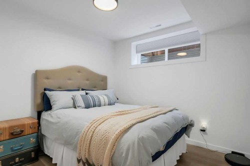14 Cedar Square, Blackfalds, AB - Indoor Photo Showing Bedroom