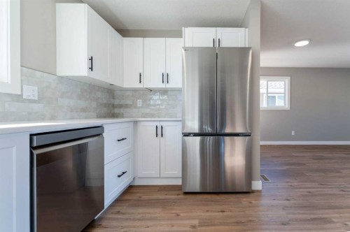 25 Osborne Street, Red Deer, AB - Indoor Photo Showing Kitchen