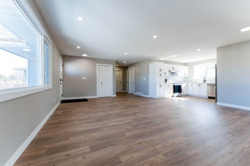 25 Osborne Street  Red Deer, AB T4N 5C1