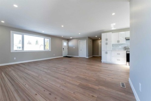 25 Osborne Street, Red Deer, AB - Indoor Photo Showing Other Room