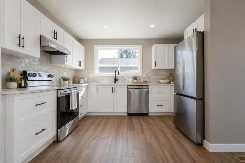 25 Osborne Street, Red Deer, AB - Indoor Photo Showing Kitchen With Upgraded Kitchen