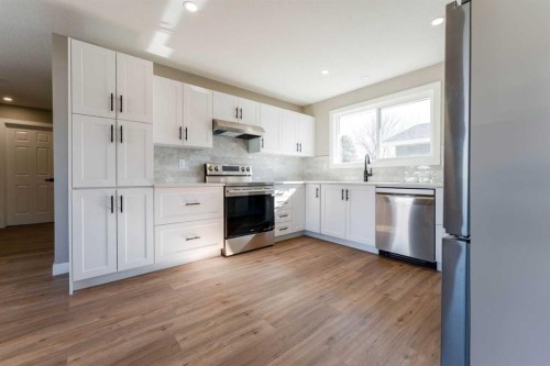 25 Osborne Street, Red Deer, AB - Indoor Photo Showing Kitchen With Upgraded Kitchen