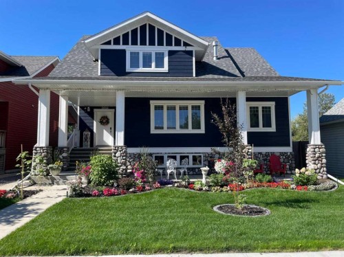 5024 45 Street  Sylvan Lake, AB T4S 1C3