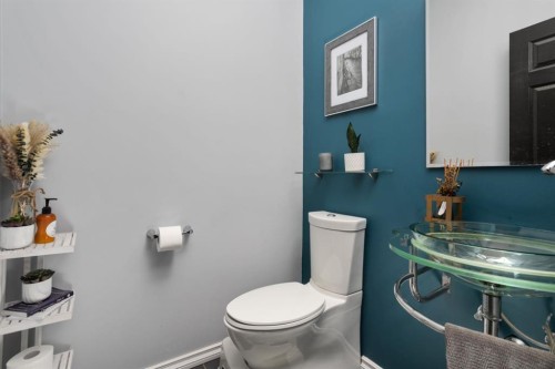 5204 33 Avenue, Camrose, AB - Indoor Photo Showing Bathroom
