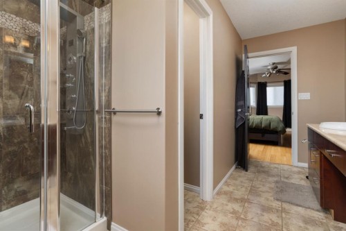 5204 33 Avenue, Camrose, AB - Indoor Photo Showing Bathroom