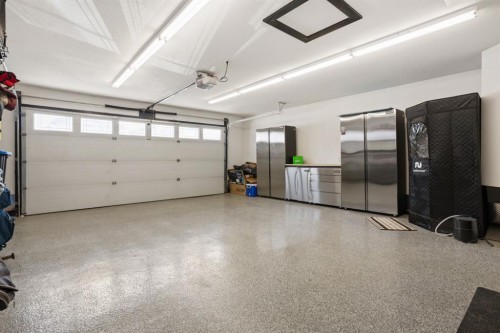 5204 33 Avenue, Camrose, AB - Indoor Photo Showing Garage