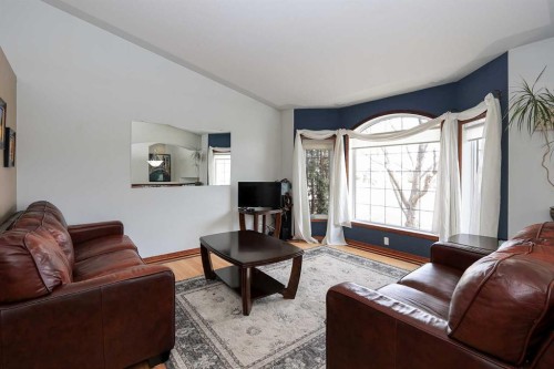 50 Donald Close, Red Deer, AB - Indoor Photo Showing Living Room