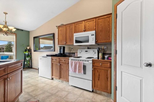36 Lanterman Close, Red Deer, AB - Indoor Photo Showing Kitchen