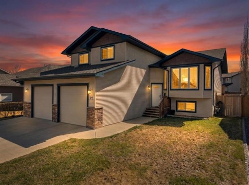 25 Pioneer Way  Blackfalds, AB T4M 0E4