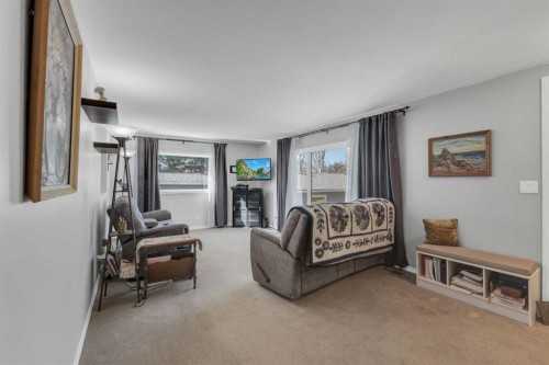 5221 52 Street, Mirror, AB - Indoor