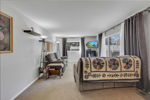 5221 52 Street, Mirror, AB - Indoor