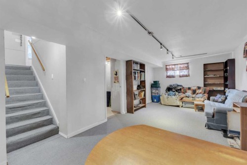 5221 52 Street, Mirror, AB - Indoor Photo Showing Other Room