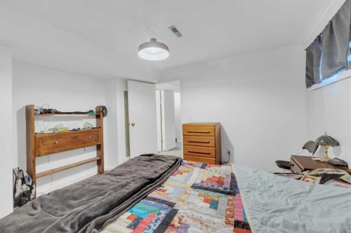 5221 52 Street, Mirror, AB - Indoor Photo Showing Bedroom
