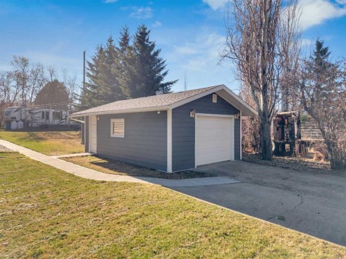 5221 52 Street, Mirror, AB - Outdoor