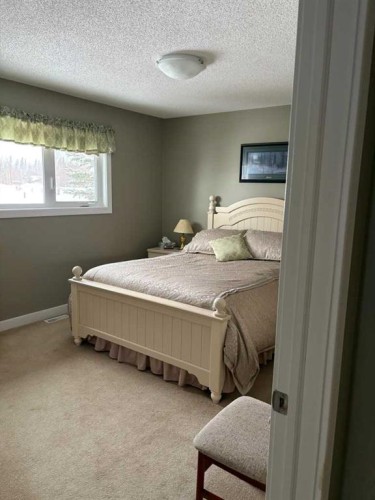 2987 Calling Lake Drive, Calling Lake, AB - Indoor Photo Showing Bedroom