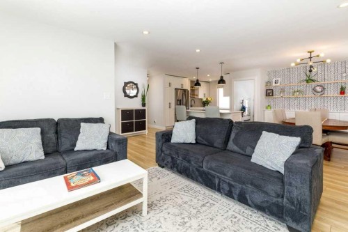 2 Scott Street, Red Deer, AB - Indoor Photo Showing Living Room