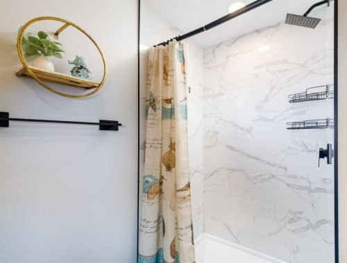 2 Scott Street, Red Deer, AB - Indoor Photo Showing Bathroom